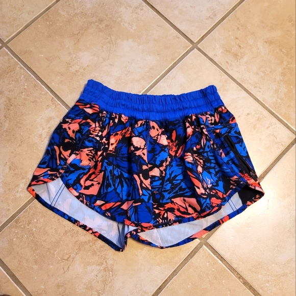 lululemon athletica Pants - *RARE* lululemon shorts size 6